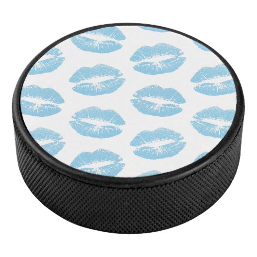 Blaue Lippen, Lippenmuster, blauer Lipstick, Kuss Eishockey Puck (3/4)