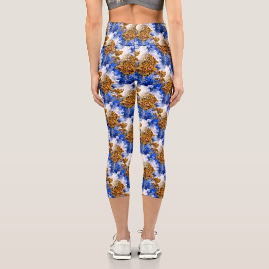 Blaue Luft und Wolken Abstraktes Kunstmuster Capri Leggings (Rückseite)