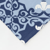 Blaue marokkanische Fliesen geometrisch dekorativ Fleecedecke (Ecke)