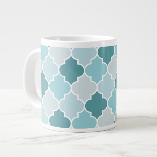 Blaue marokkanische Trellis, Latticework, Quatrefo Jumbo-Tasse (Vorderseite Links)
