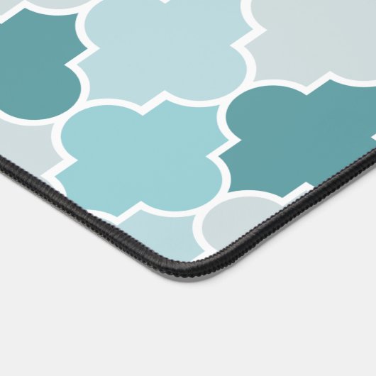 Blaue marokkanische Trellis, Latticework, Quatrefo Schreibtischunterlage (Ecke)