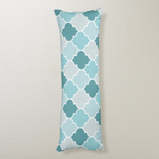 Blaue marokkanische Trellis, Latticework, Quatrefo Seitenschläferkissen (Rückseite (Vertikal))