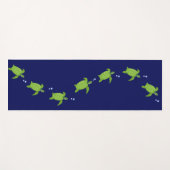 Blaue Meeresschildkröten auf dem Navy Blue Yoga Ma Yogamatte (Vorderseite (Horizontal))