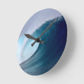 Blaue Meereswellen Runde Wanduhr (Winkel)