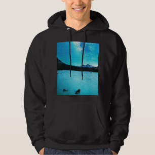Blaue Milchstraßen-Galaxie über dem Mountain Lake  Hoodie
