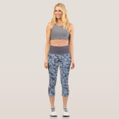 Blaue Militärtarnung: weiße und blaue Streifen Capri Leggings (Vorderseite)