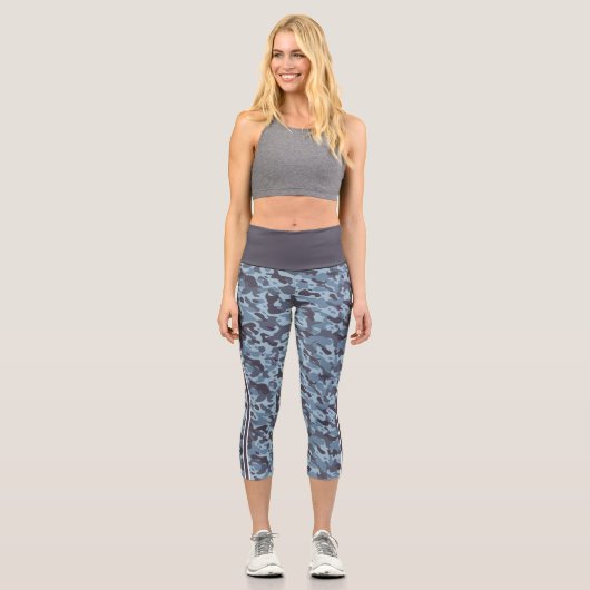 Blaue Militärtarnung: weiße und blaue Streifen Capri Leggings (Vorderseite)