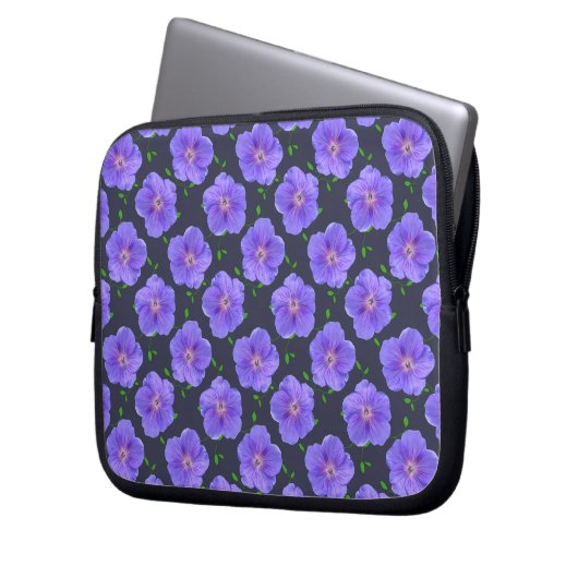 Blaue mit Blumenpelargonie auf irgendeiner Farbe Laptopschutzhülle (Vorderseite Links)