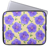 Blaue mit Blumenpelargonie auf irgendeiner Farbe Laptopschutzhülle (Vorderseite)