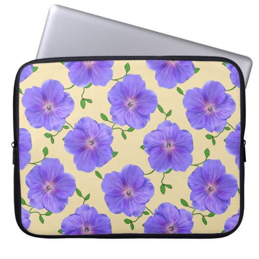 Blaue mit Blumenpelargonie auf irgendeiner Farbe Laptopschutzhülle (Vorderseite)