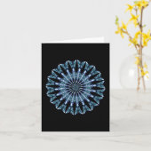 Blaue mit Filigran geschmückte Mandala, Karte (Gelbe Blume)