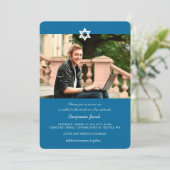 Blaue moderne Davidssterne Bar Mitzvah Foto Einladung (Stehend Vorderseite)