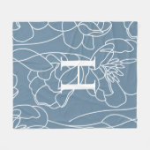 Blaue moderne elegante Wildblumen-Monogramm-Name Fleecedecke (Vorderseite (Horizontal))