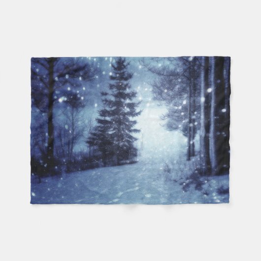 Blaue Moonlit Magische Wälder Winterlandschaft Fleecedecke (Vorderseite (Horizontal))