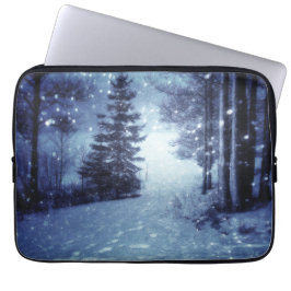 Blaue Moonlit Magische Wälder Winterlandschaft Laptopschutzhülle
