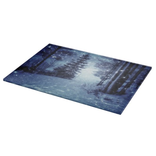 Blaue Moonlit Magische Wälder Winterlandschaft Schneidebrett (Ecke)