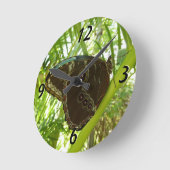 Blaue Morpho Butterfly Naturfotografie Runde Wanduhr (Winkel)