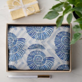 Blaue Muscheln auf blauem Zickzack Hintergrund Seidenpapier (Geschenk)