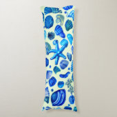 Blaue Muscheln Ozeanmuster Seitenschläferkissen (Vorderseite Vertikal)