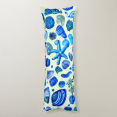 Blaue Muscheln Ozeanmuster Seitenschläferkissen (Rückseite (Vertikal))