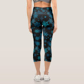 Blaue mystische Schneeflocken Capri Leggings (Rückseite)