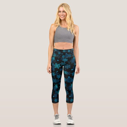 Blaue mystische Schneeflocken Capri Leggings (Vorderseite)