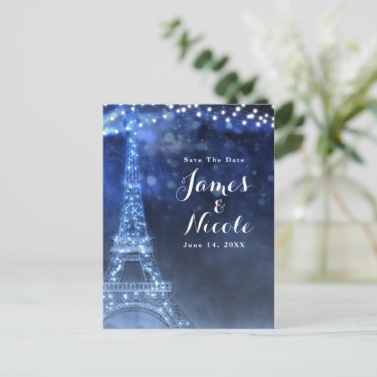 Blaue Nacht im Pariser Eiffelturm Save the Date Ankündigungspostkarte (Stehend Vorderseite)