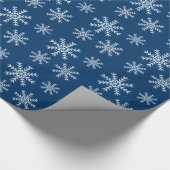 Blaue Nacht und weiße Schneeflocken Geschenkpapier (Ecke)
