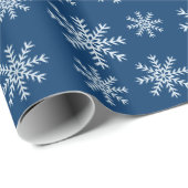 Blaue Nacht und weiße Schneeflocken Geschenkpapier (Rolleneckpunkt)
