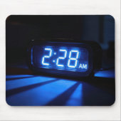 Blaue Nachtkonsole-Uhr Mousepad (Vorne)