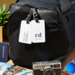 Blaue Namensschilder der Weißen Marine minimalisti Gepäckanhänger<br><div class="desc">Ein klassischer,  schick weißer Hintergrund. Personalisieren und fügen Sie Ihre Monogramm-Initialen und Ihren Namen mit Blockbuchstaben geschrieben. Marinebriefe Modern,  trendig und einfach. Zurück: Fügen Sie Ihre Kontaktinformationen hinzu.</div>