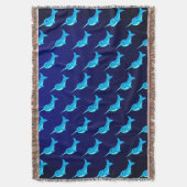 Blaue Narwalmuster auf Navy Blue Cartoon Decke (Vorderseite Vertikal)