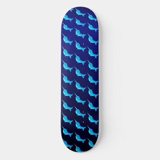 Blaue Narwalmuster auf Navy Blue Cartoon Skateboard (Vorderseite)