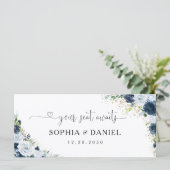 Blaue Navy-Blumen-Hochzeitstisch-Schild (Stehend Vorderseite)