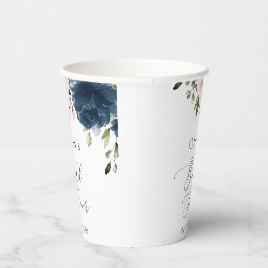 Blaue Navy Blumen, rosa Blume, Brautparty Pappbecher (Rechts)
