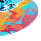 Blaue Neonkatze im Spritzer Schneidebrett (Ecke)