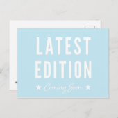 Blaue neueste Edition kommt bald Schwangerschaft Ankündigungspostkarte (Vorne/Hinten)