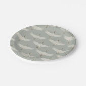 Blaue, neutrale Vogelkrane Art-Déco-Muster Pappteller (Schrägansicht)