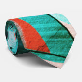 Blaue oder cysche Streifen über rustikal rötlich-o Krawatte (Gerollt)