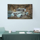 Blaue Oldtimer-Lastwagen Rustikale Scheune Banner (Messeveranstaltung)