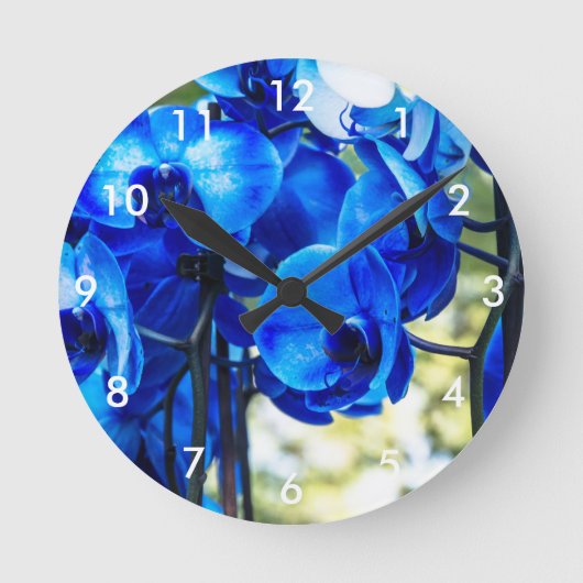 Blaue Orchideen Runde Wanduhr (Vorderseite)