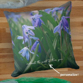 Blaue Oszillatoren-Blume im Frühjahrsgarten Kissen