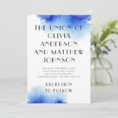 Blaue Ozeantypografie Minimalistische Hochzeit Einladung (Stehend Vorderseite)