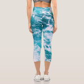 Blaue Ozeanwellen Capri Leggings (Rückseite)