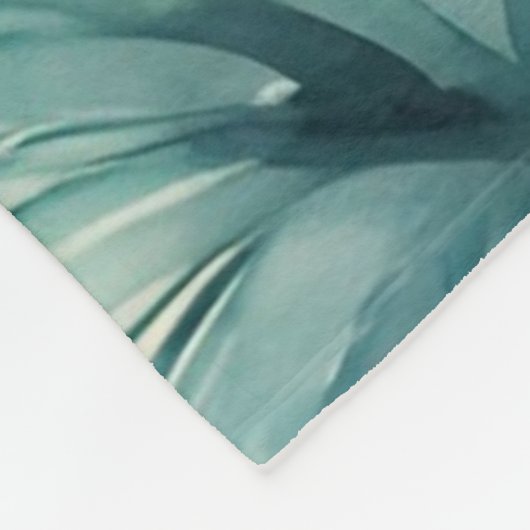 Blaue Palmen am Strand von Banket Tropical Beachy Fleecedecke (Ecke)