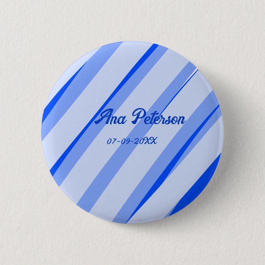 Blaue Pastell-Linien mit Namen Datum Boho Retro-Mu Button (Vorderseite)