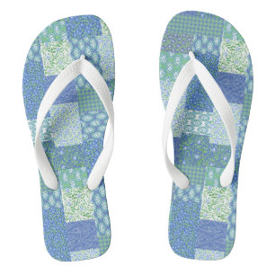 Blaue Periwinkle-Blumen-Boho-Faux-Patchwork-Muster Badesandalen