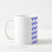 Blaue Periwinkle-Chevron – Knackig Weiße Zickzack Kaffeetasse (Links)