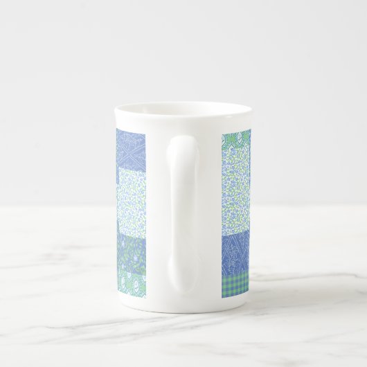 Blaue Periwinkle Floral Boho Imitate Muster Muster Porzellantasse (Rückseite)