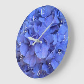 Blaue Perwinkle, elegante Blumenhydrangeas Große Wanduhr (Winkel)